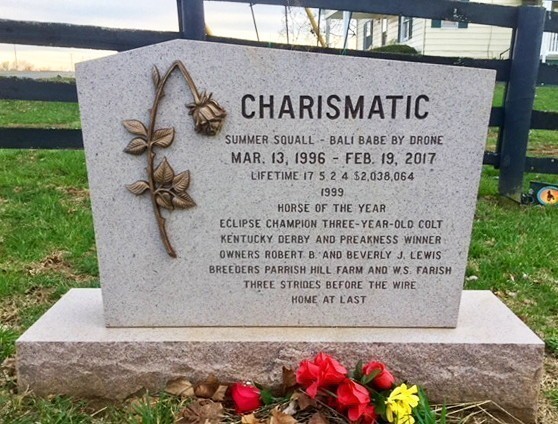 Charismatic Horse Racing Monument with Bronze Rose